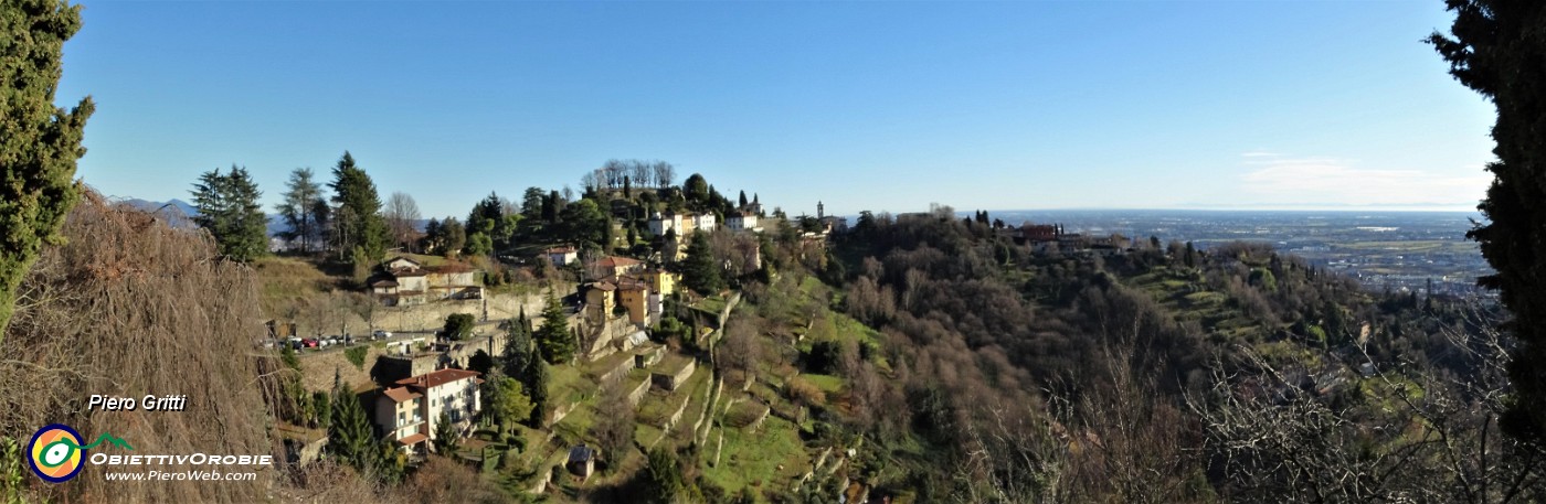 36 Da Monte Bastia vista verso San Vigilio e la sottostante Valle di Astino.jpg